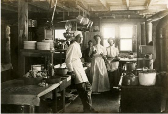 black-and-white-photo-of-old-west-restaurant-kitchen