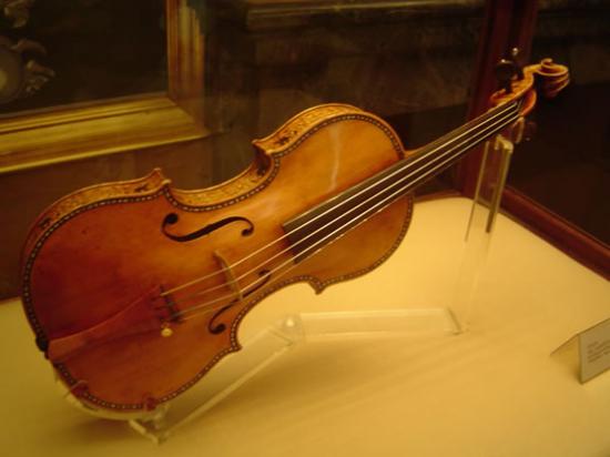 stradivarius_violin_music465