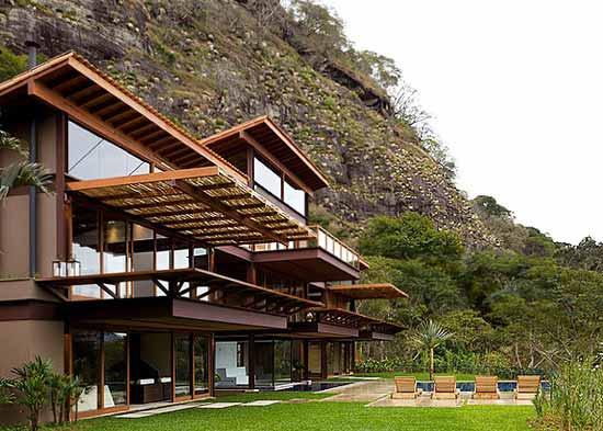 Modern-House-with-Exotic-Nature-View-Picture-1