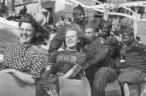 German girls and american soldiers 1945