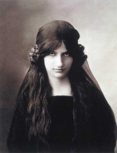 Jeanne_Hebuterne