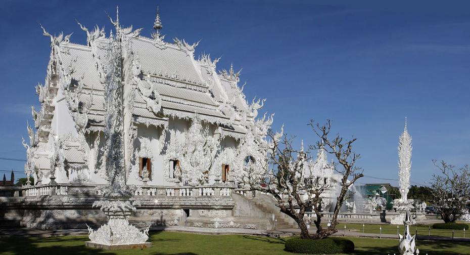 1024px-Wat_Rong_Khun-pano-2