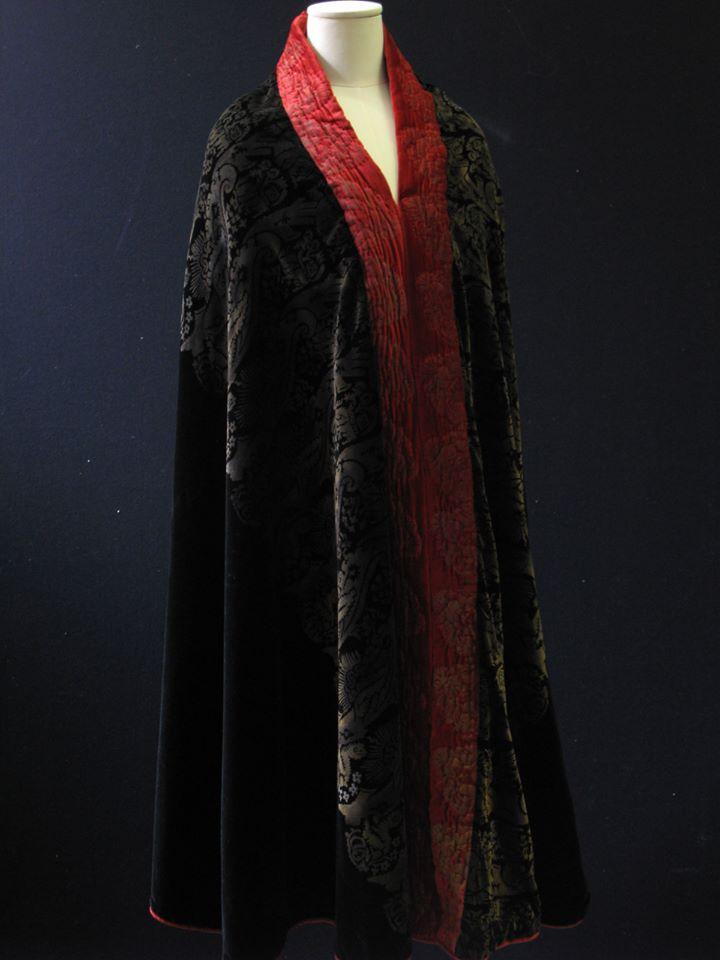 Cape manteau, Museo del Tessuto