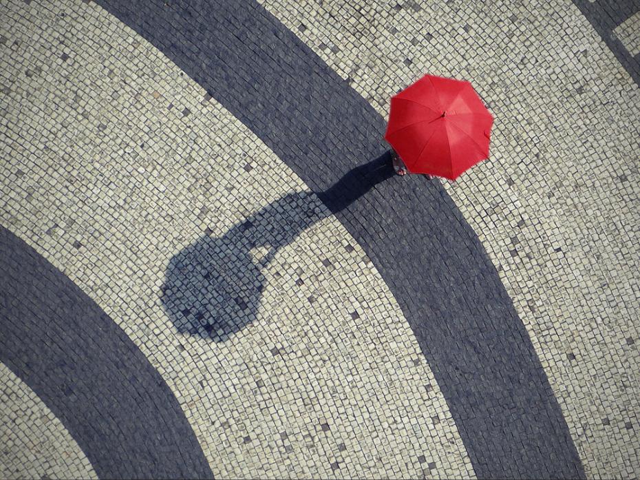 aignes-red umbrella